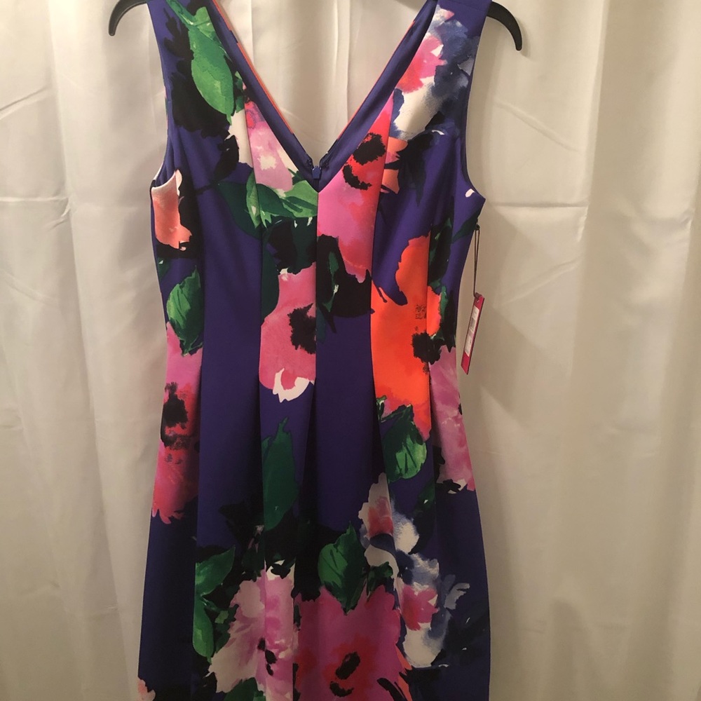 Vince Camuto flora dress Cob v neck